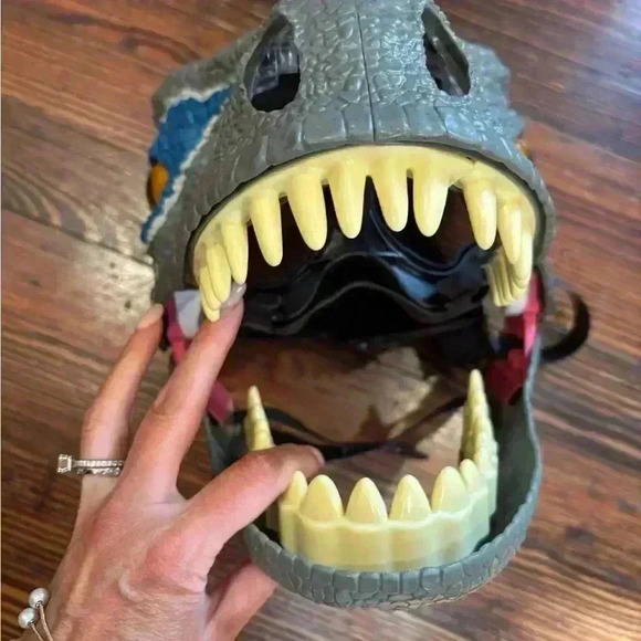 Jurassic World Velociraptor Blue Chomp N Roar Fallen Kingdom Adjustable Mask - Picture 6 of 6